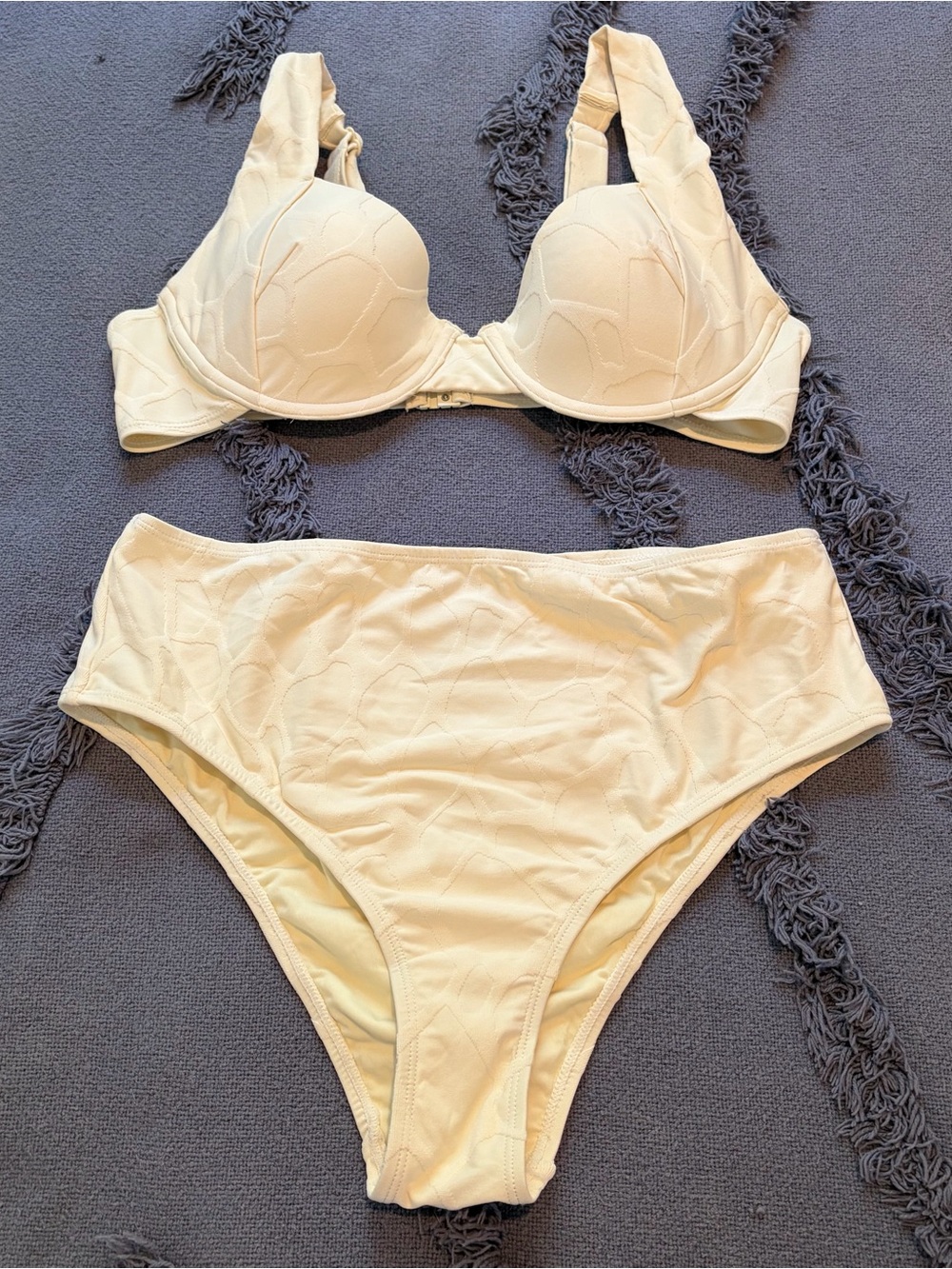 Mono B Cream Textured Spot High-Waisted Underwire Bikini Set 2p. Large.
